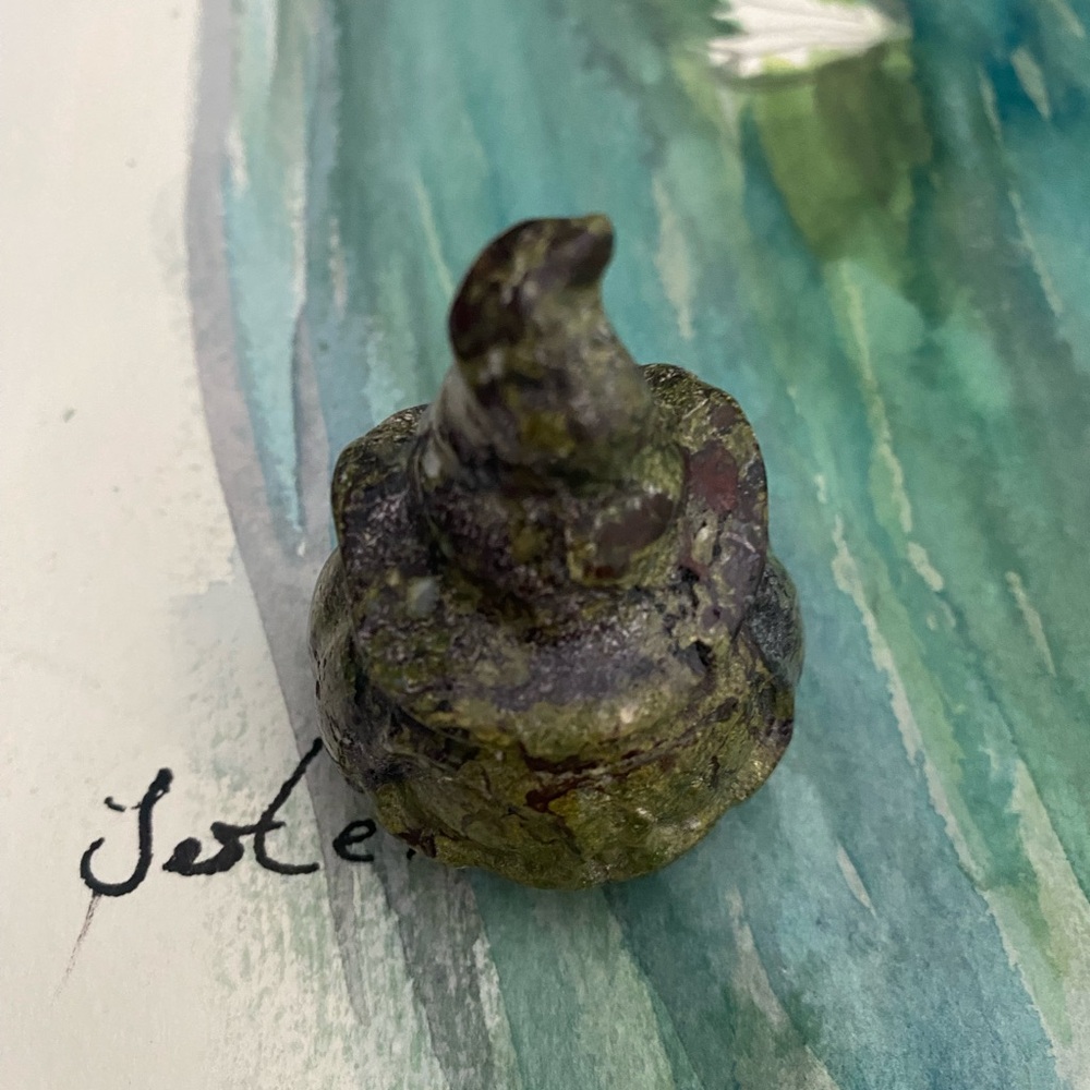 JADE REIKI WITCH CRYSTAL Size 2 x 2 x 2